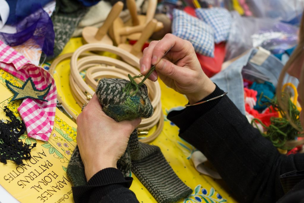 Hand Sewing_darning